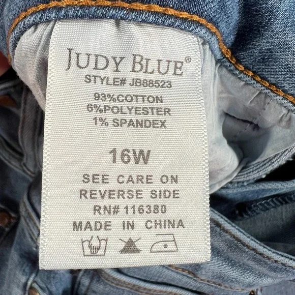 Judy Blue Jeans Womens Size 16W Aztec Cuffed Relaxed Fit Casual Comfort - Picture 16 of 16